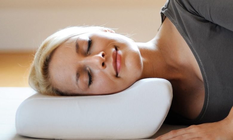 Some Benefits of Using an Orthopaedic Pillow for Your Sleep